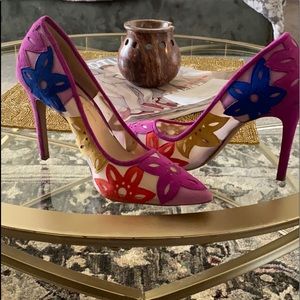 Jessica Simpson pumps